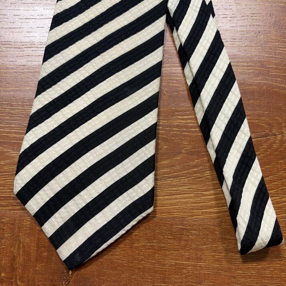 Hugo Boss Neck Tie 57" White Black Stripe 100% Silk Italy Designer Luxury Suit